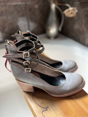 NWOT Freebird Randi Smoke Multi Leather Heels Sz 7 Triple Buckle Artisan Shoes